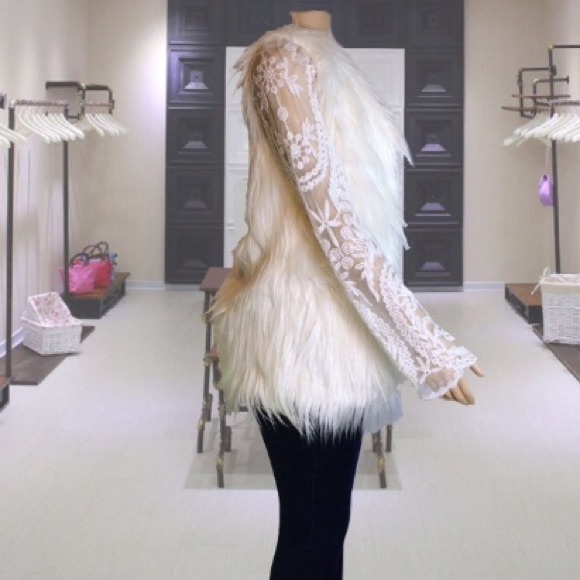 Fuzzy White Faux Fur Vest - Picture 2 of 4